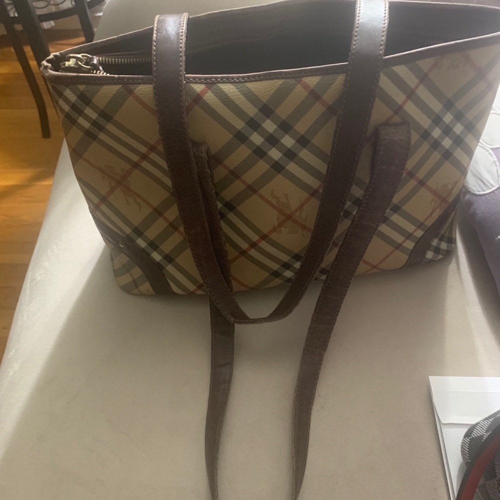 Authentic Burberry bag for sale !